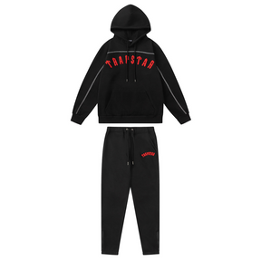 Trapstar Irongate Arch Chenille Trainingsanzug – Stilvoller Rot-Schwarz Streetwear Look