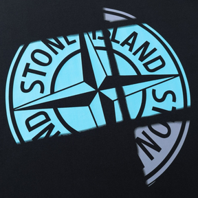 Stone Island Monochromes T-Shirt: Premium Baumwolle, Klassischer Stil, Exklusives Patch-Design