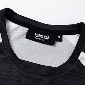 Trapstar Irongate Gradient Triple Black T-Shirt: Exklusives Streetwear Baumwollshirt für Herren