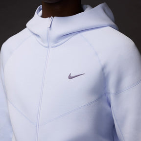 Nike NOCTA Lila Tech Fleece Set: Stylischer Hoodie & Jogginghose für Komfort