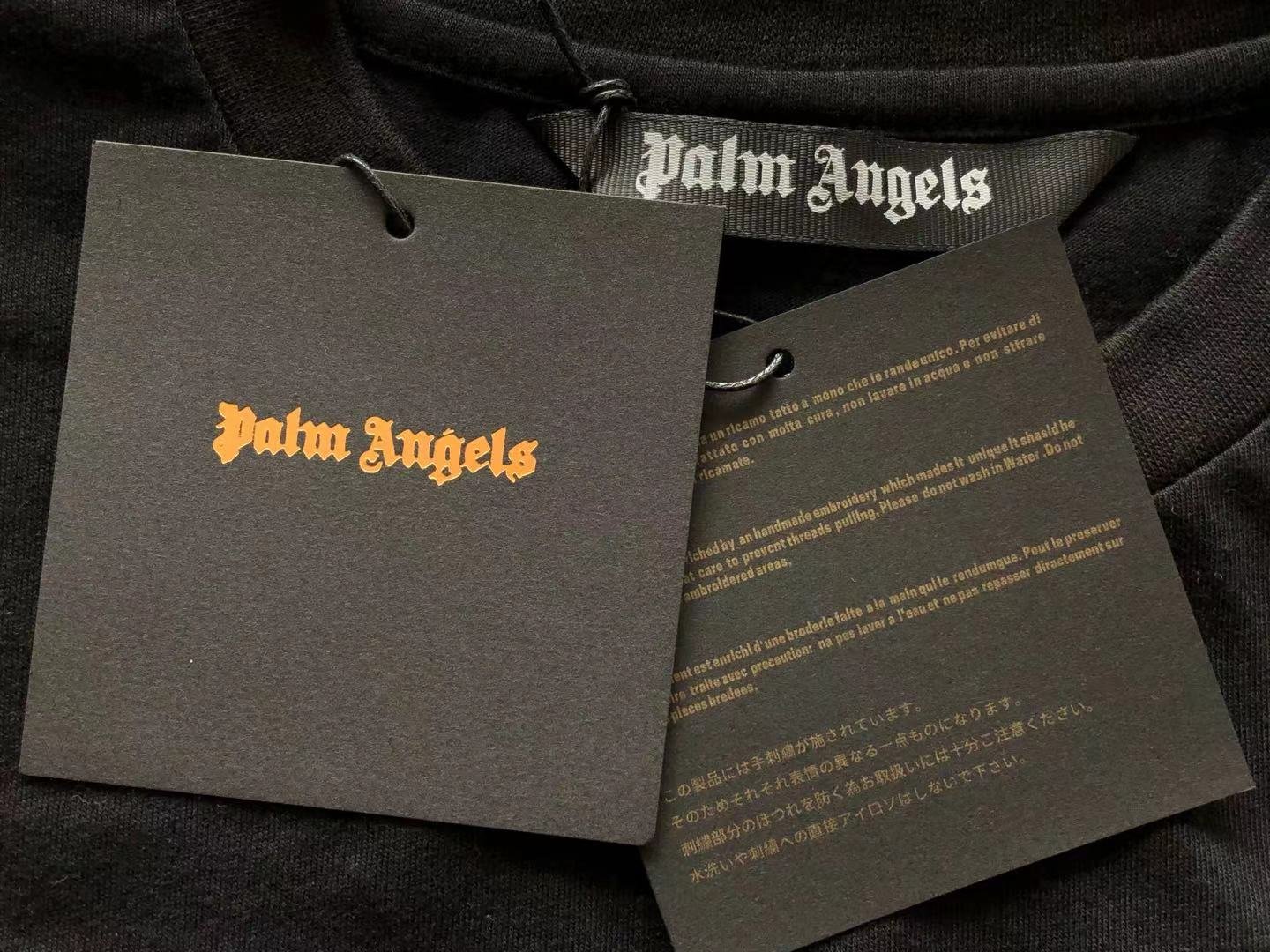 Exklusives Palm Angels Dubai T-Shirt: Luxuriöses Design, Premium-Baumwolle, Urban Style