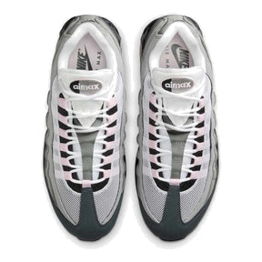 Nike Air Max 95: Stilvolle Sneaker mit Max Air Dämpfung und Wildleder-Overlays
